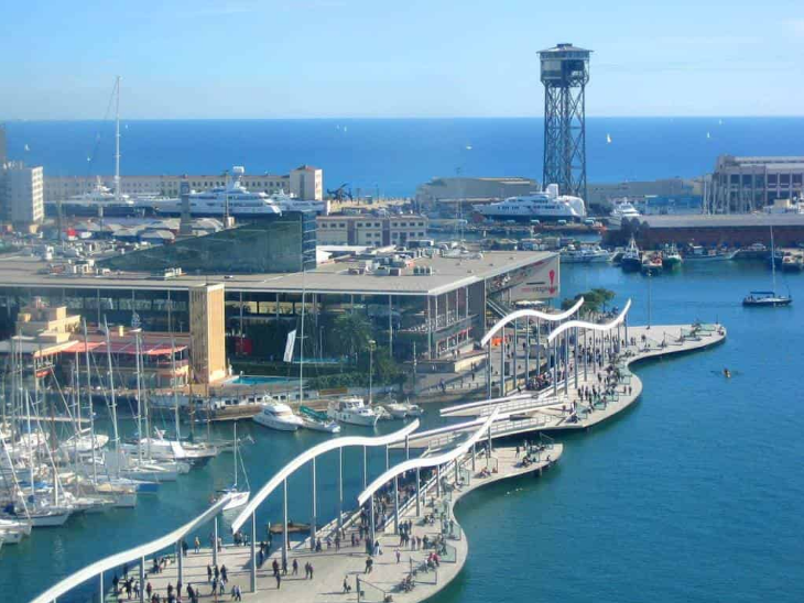 l'impressionant centre commercial "maremagnum"